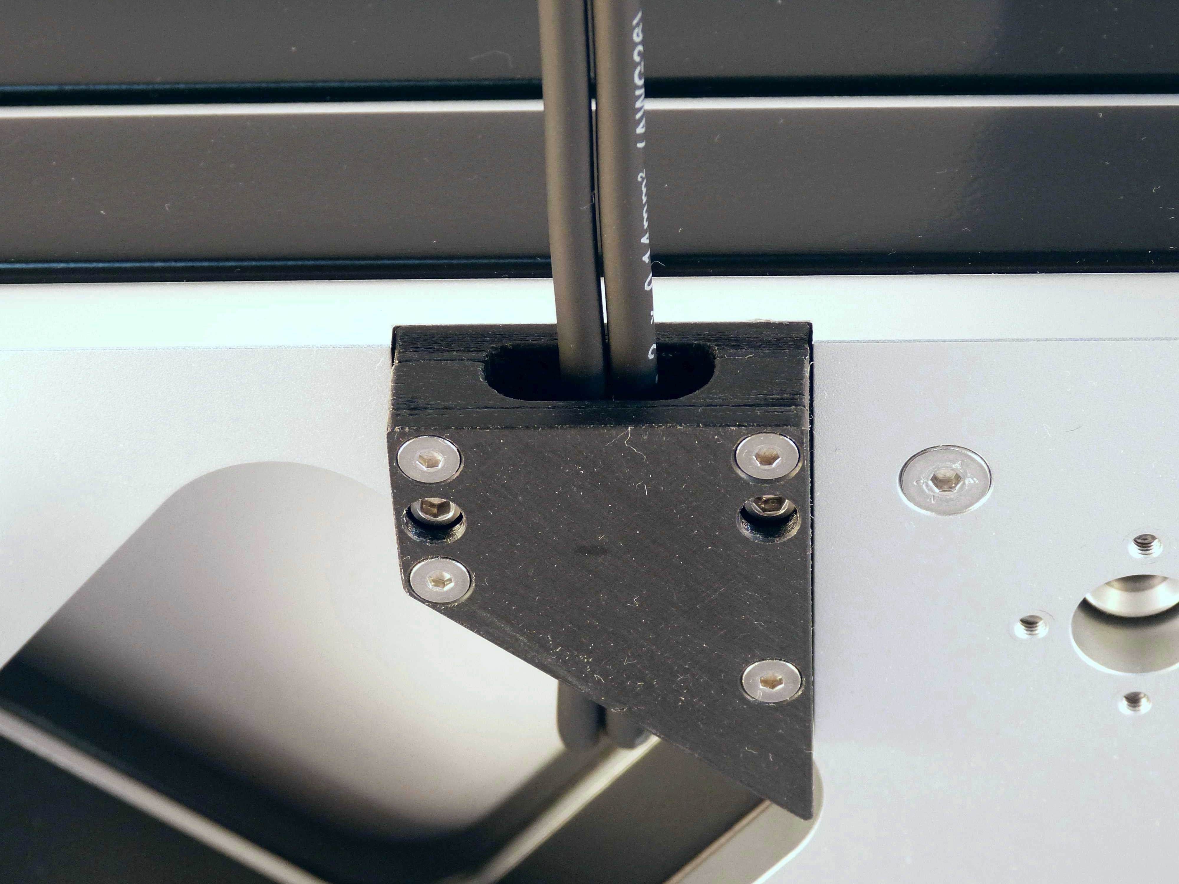 Plattenspieler kabel fuehrung klemme